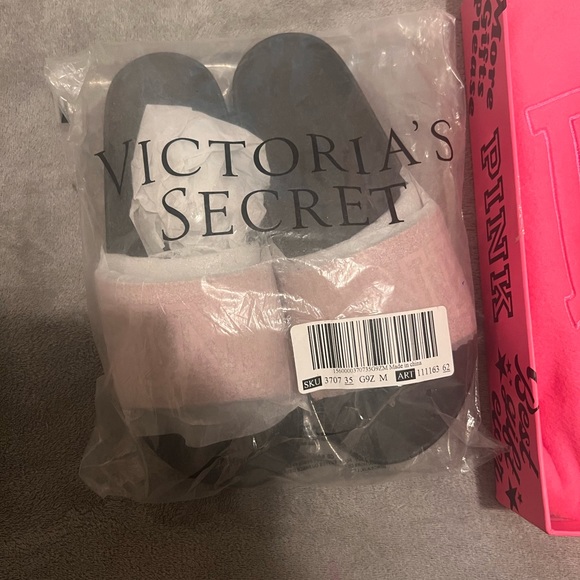 PINK Victoria Secret Sweatshirt & Leggings Set with Slides - Picture 3 of 4